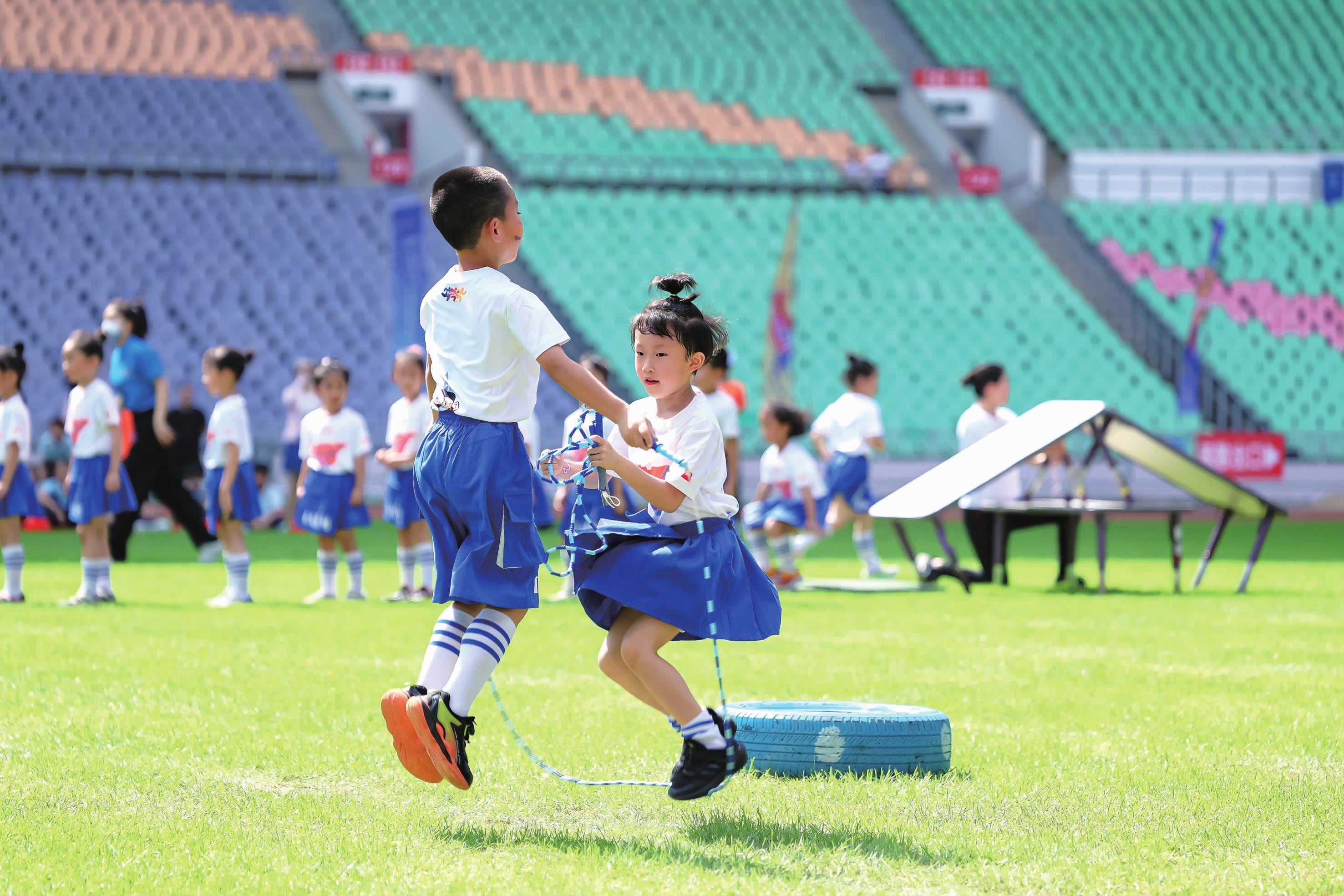 3-0！英超头号黑马杀疯了：6连胜，追平阿森纳排第3 距利物浦6分